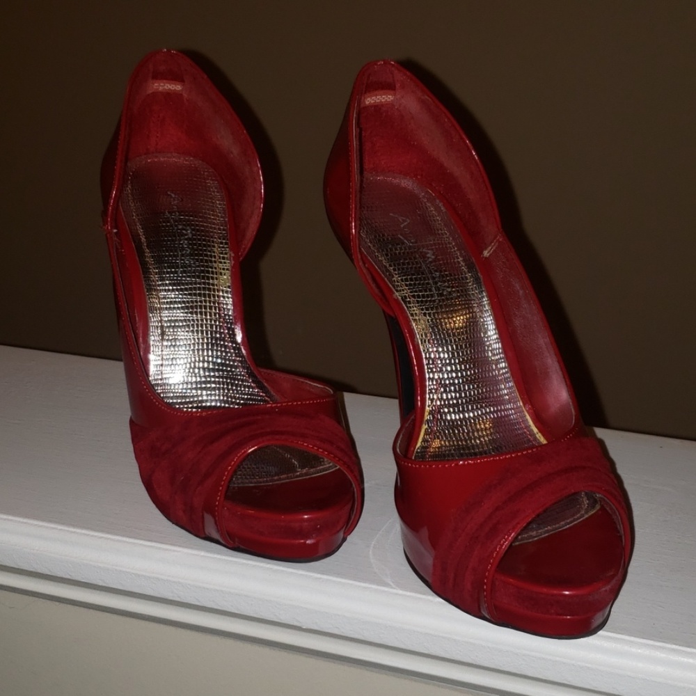 Sexy Heels!! Red High heels 7.5